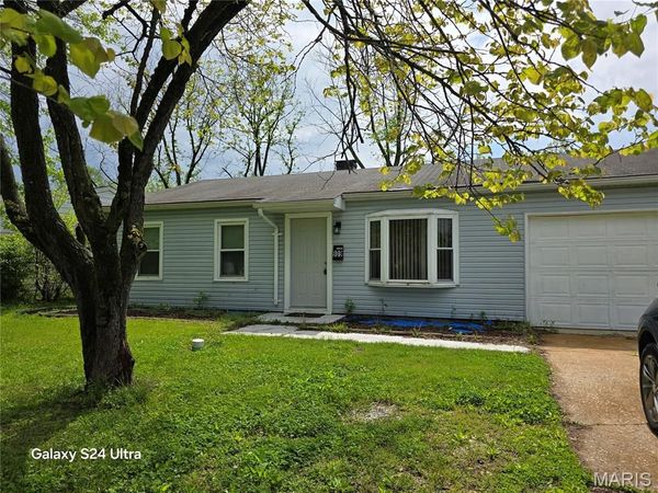 909 Saint Matthew Drive , Cahokia, IL 62206