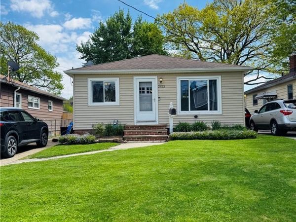 2923 Lucerne Avenue , Parma, OH 44134