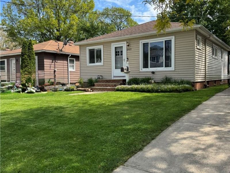 2923 Lucerne Avenue, Parma, OH 44134 Photo 2