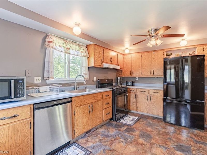 15614 Chillicothe Road, Chagrin Falls, OH 44022 Photo 6
