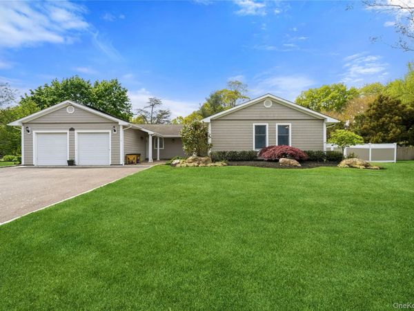 12 Buccaneer Lane , East Setauket, NY 11733