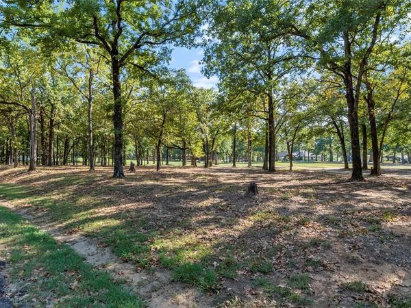 221 Colonial Drive , Mabank, TX 75156
