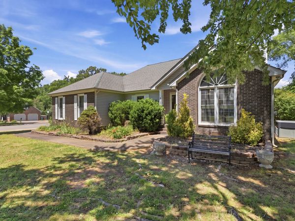 1334 Haynes Dr, Murfreesboro, TN 37129
