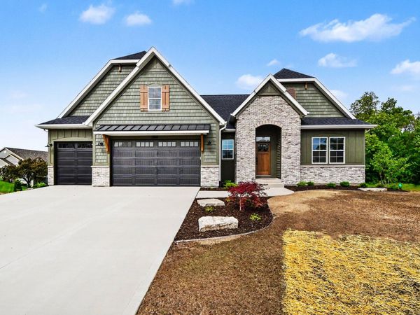 7814 Woodhurst Drive NE, Rockford, MI 49341