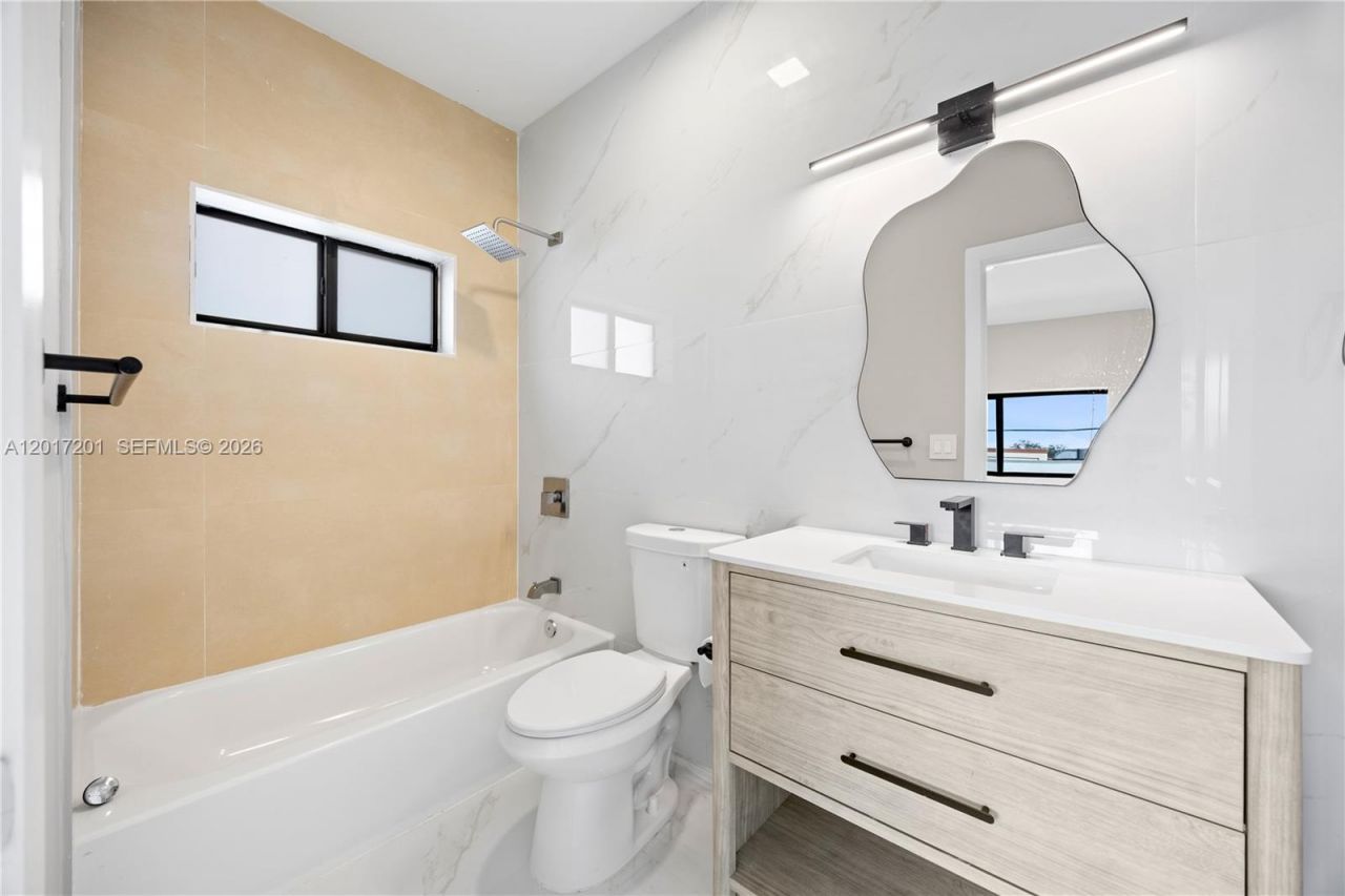 630 NE 166th St , Unit 3, Miami, FL 33162 Photo