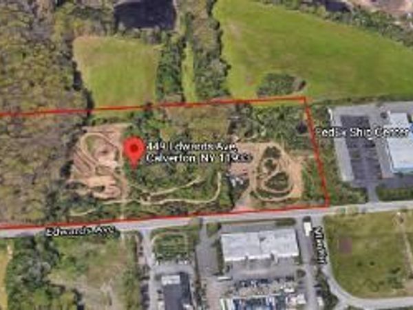 509 Edwards Avenue , Calverton, NY 11933