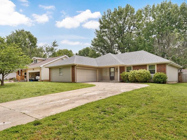 720 E Rosebrier Street , Springfield, MO 65807