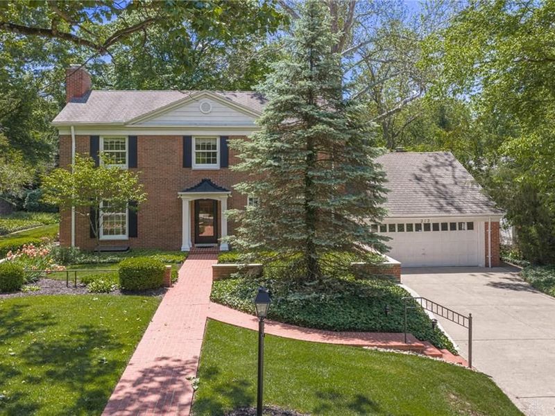 212 Grandon Road, Oakwood, OH 45419 Photo 1