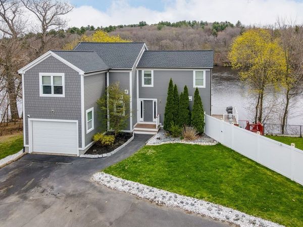 821 Merrimack Ave, Dracut, MA 01826