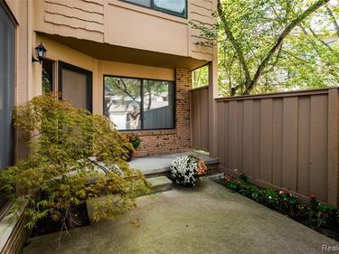 7118 Pebble Park Drive, West Bloomfield Twp, MI 48322