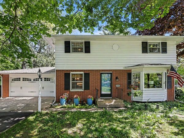 1029 Dobbin Drive, Kalamazoo, MI 49006