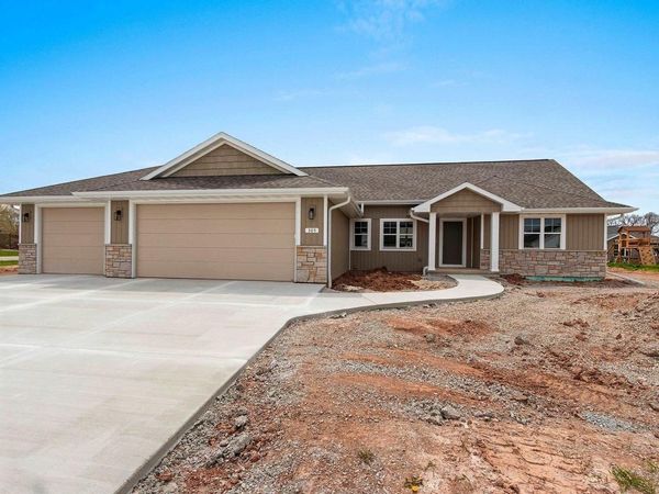 305 BATTERY AVENUE, De Pere, WI 54115