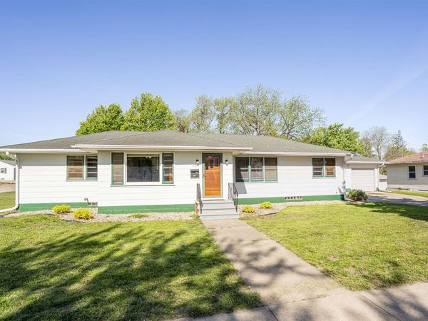 139 6th Ave SW, LeMars, IA 51031