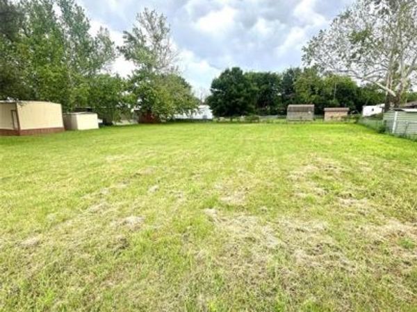 1204 E Highland Avenue , Comanche, TX 76442