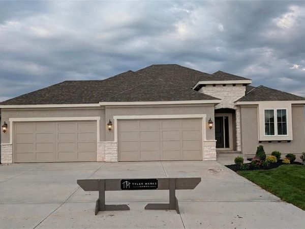 16747 S Twilight Lane, Olathe, KS 66062