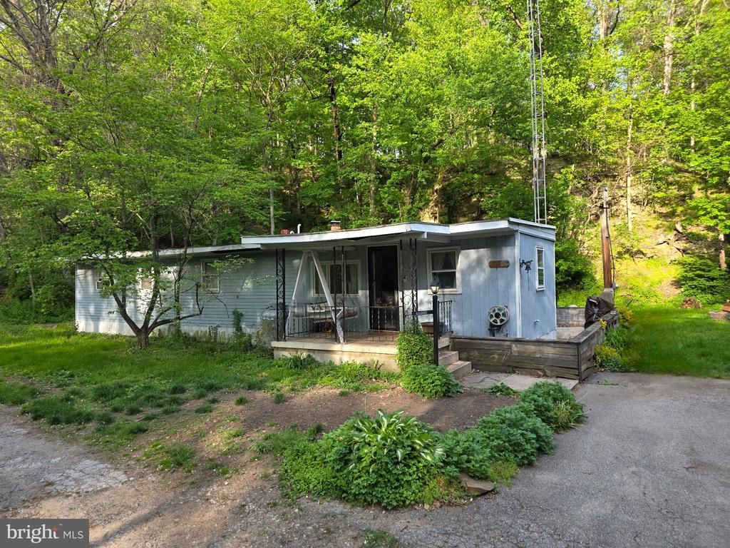 595 WAGO ROAD , MOUNT WOLF, PA 17347