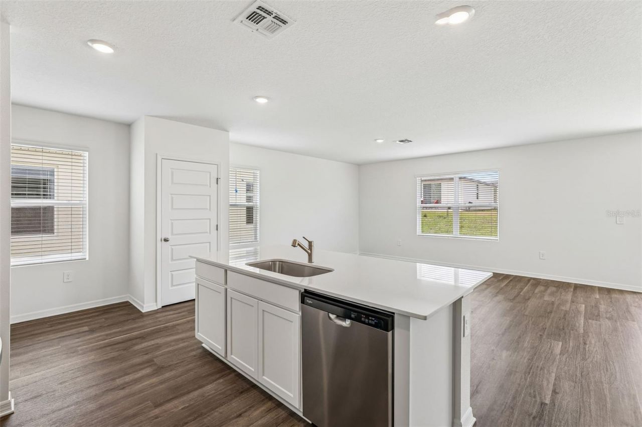 4005 Valerian Way , Tavares, FL 32778 Photo