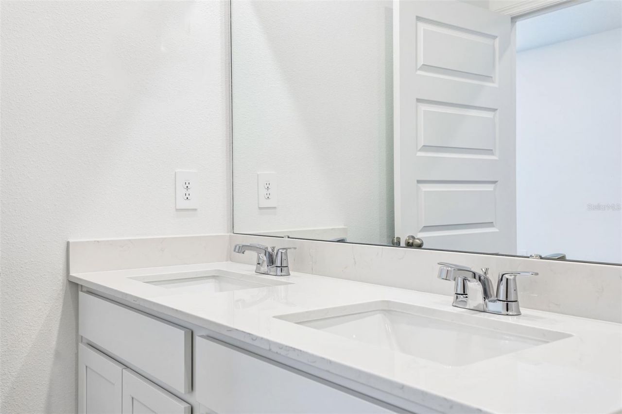 4005 Valerian Way , Tavares, FL 32778 Photo