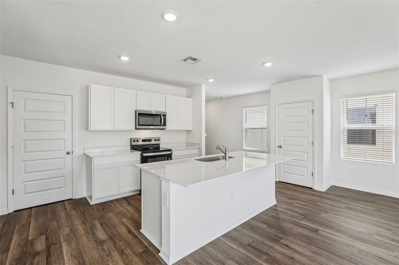 4005 Valerian Way , Tavares, FL 32778 Photo