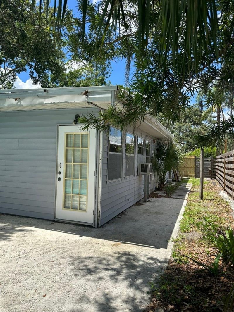 2574 Hawthorne Street, Sarasota, FL 34239 Photo