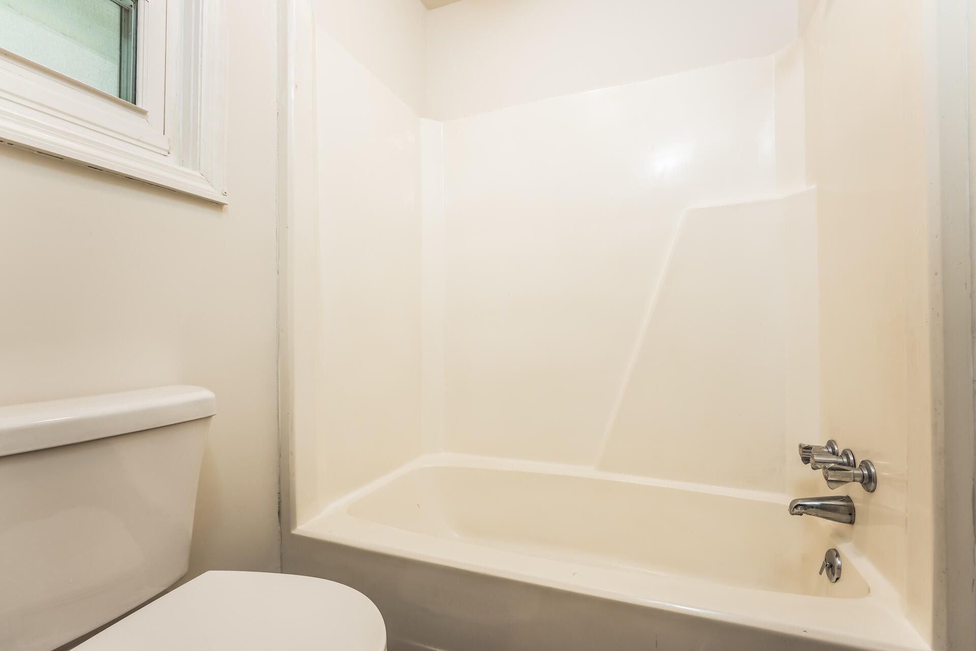 102 Williams Court Photo 16