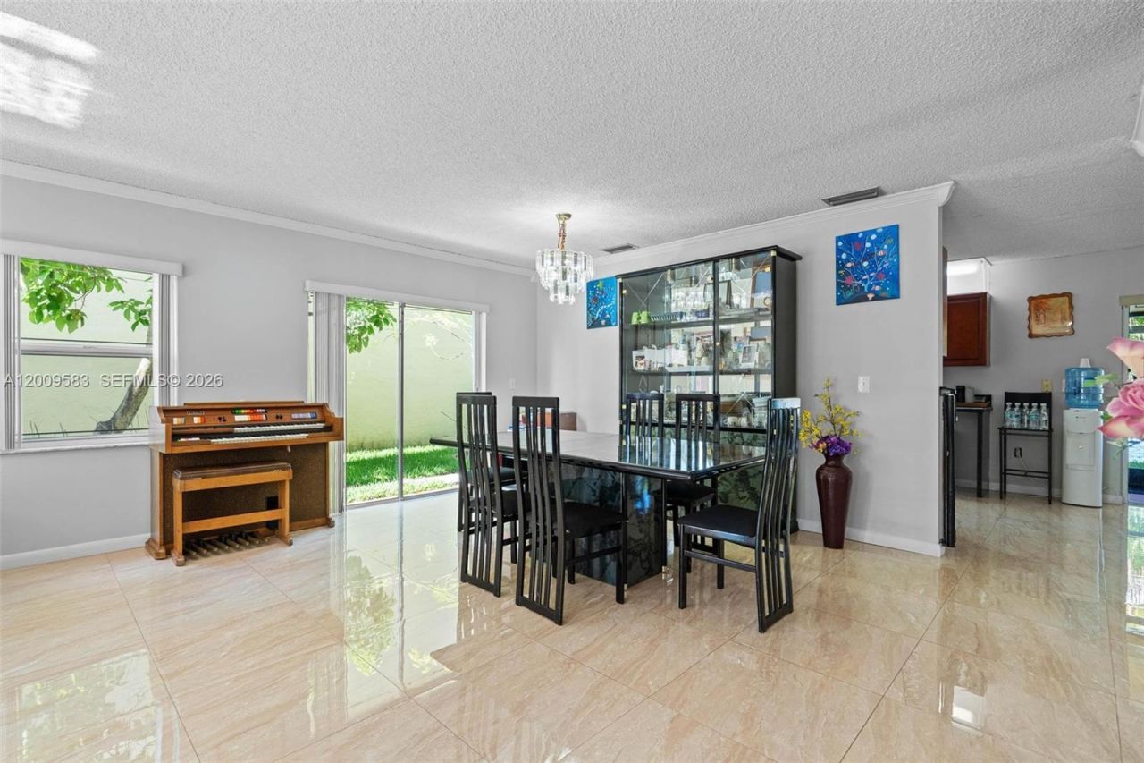 1001 SW 100th Ter, Pembroke Pines, FL 33025 Photo