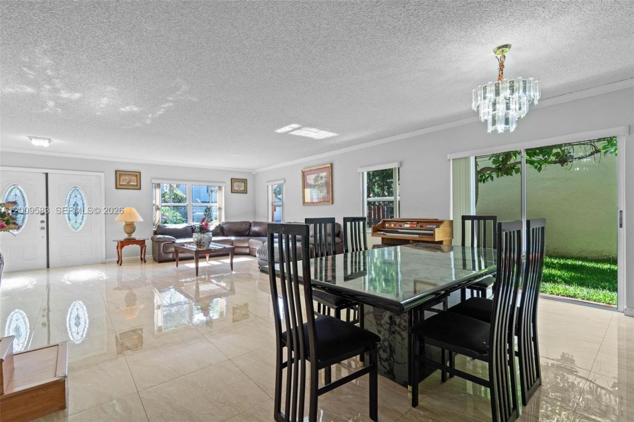 1001 SW 100th Ter, Pembroke Pines, FL 33025 Photo