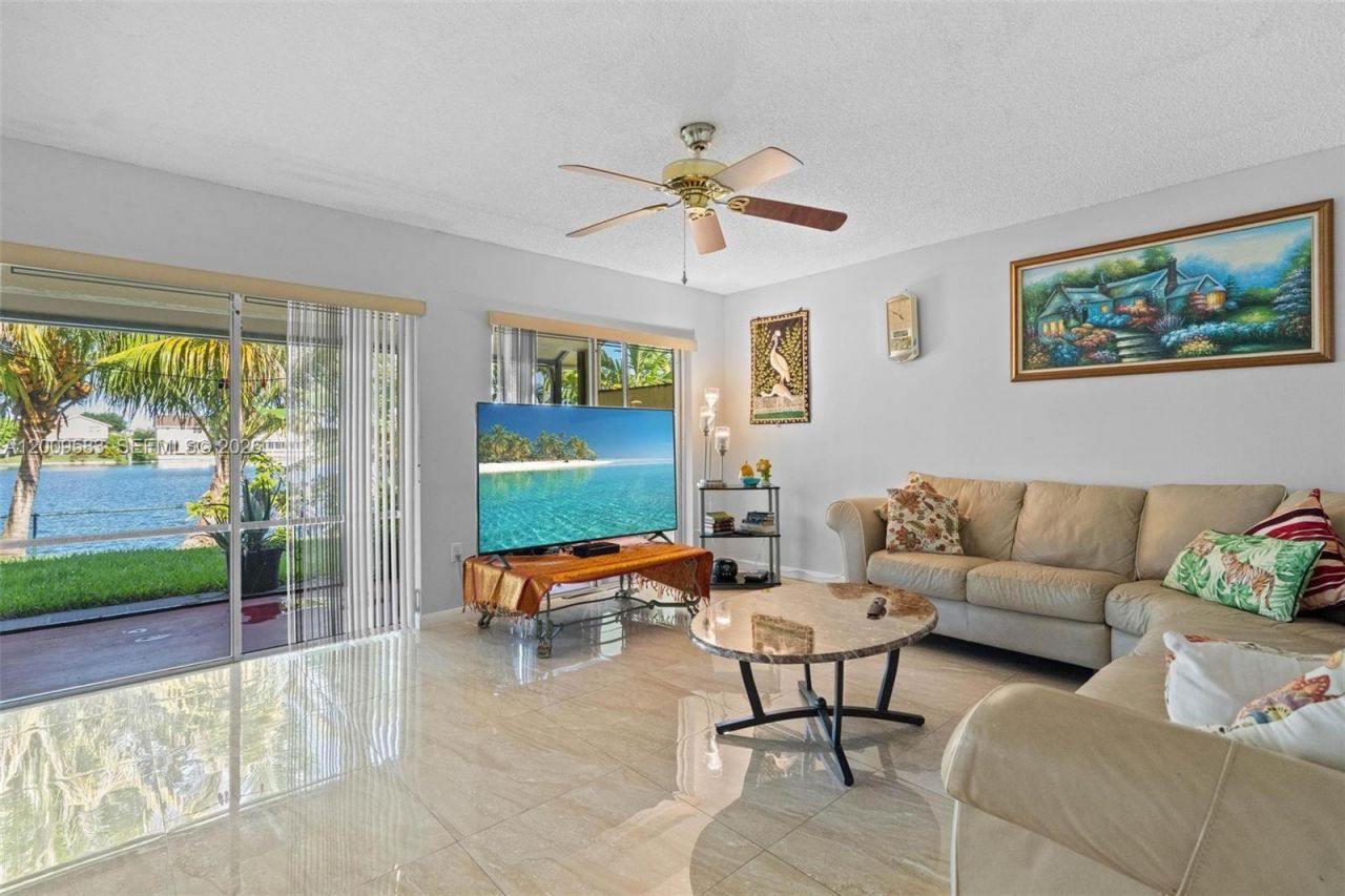 1001 SW 100th Ter, Pembroke Pines, FL 33025 Photo