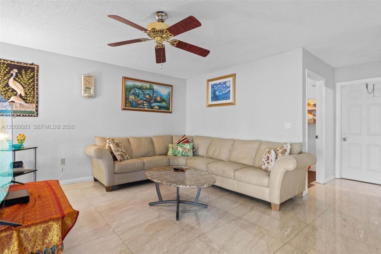 1001 SW 100th Ter, Pembroke Pines, FL 33025 Photo