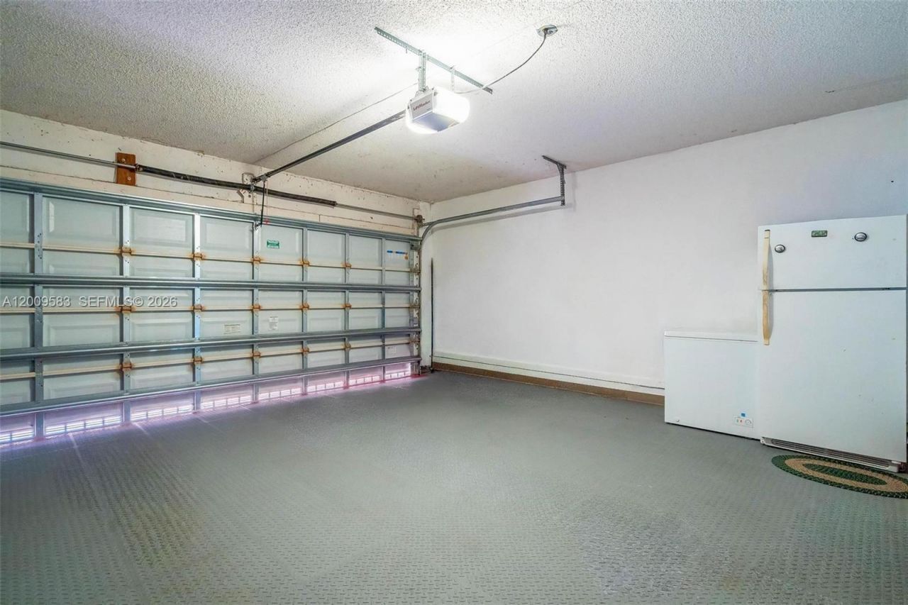 1001 SW 100th Ter, Pembroke Pines, FL 33025 Photo