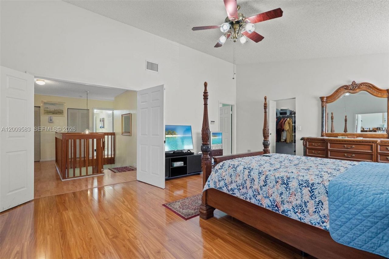 1001 SW 100th Ter, Pembroke Pines, FL 33025 Photo
