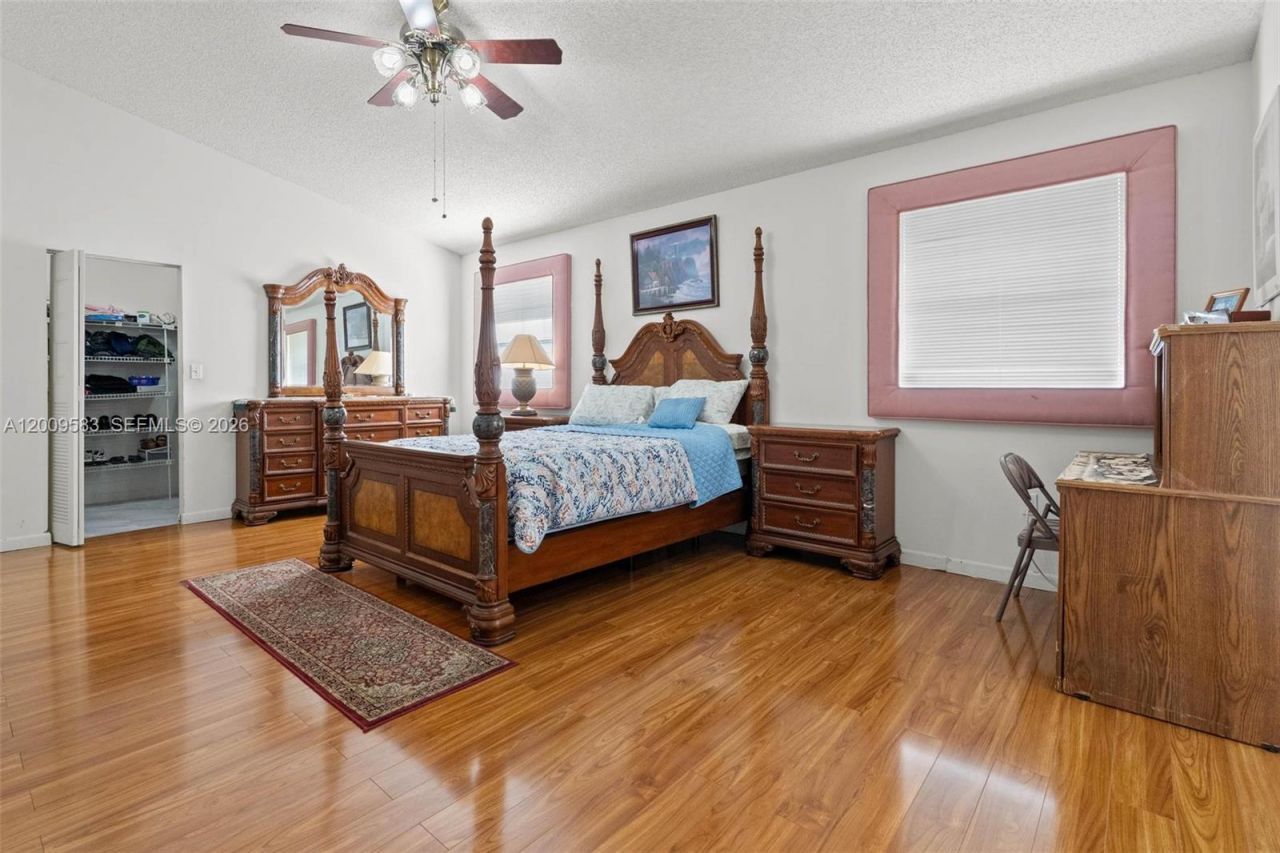 1001 SW 100th Ter, Pembroke Pines, FL 33025 Photo
