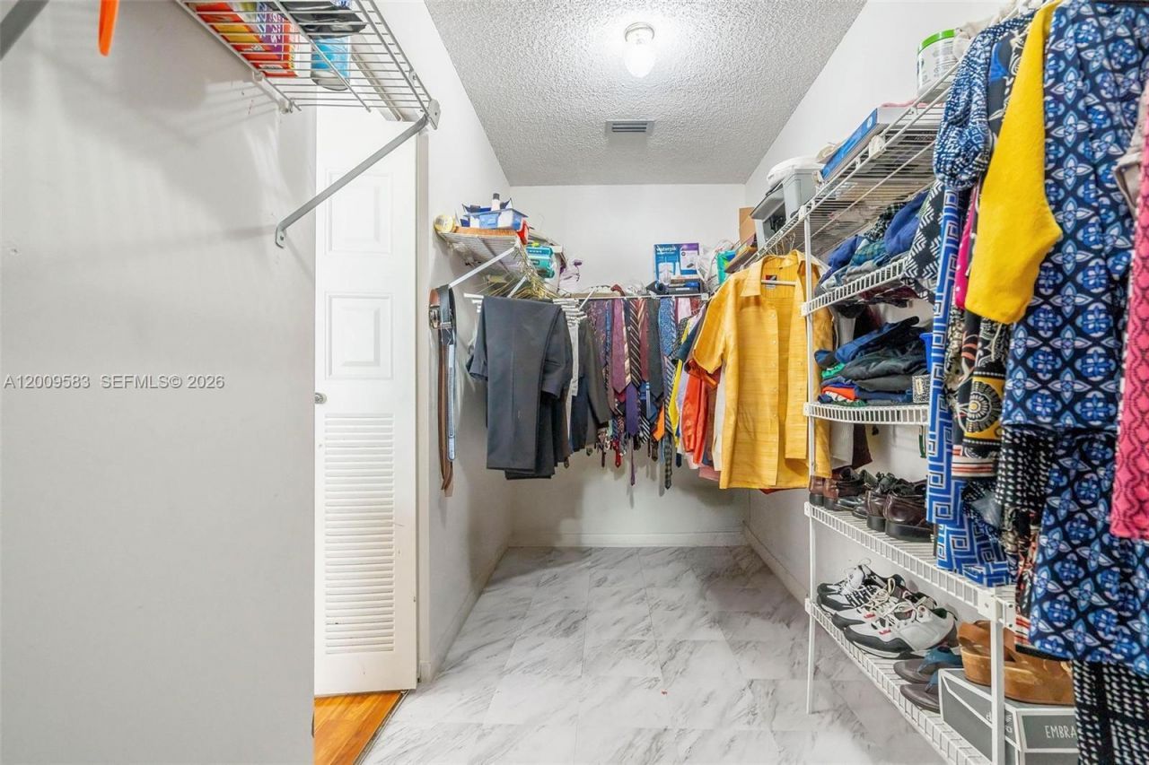 1001 SW 100th Ter, Pembroke Pines, FL 33025 Photo