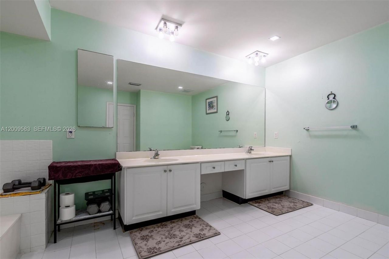 1001 SW 100th Ter, Pembroke Pines, FL 33025 Photo
