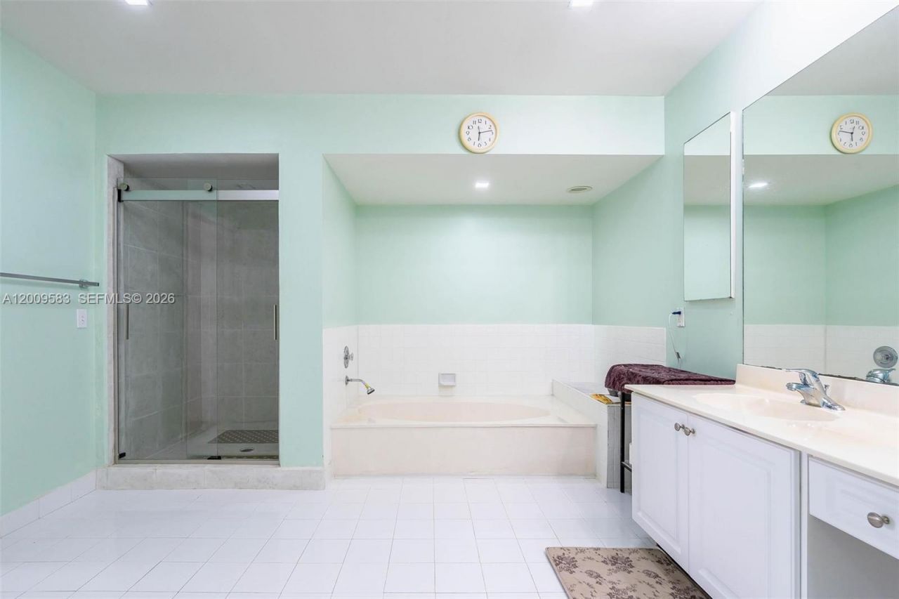1001 SW 100th Ter, Pembroke Pines, FL 33025 Photo