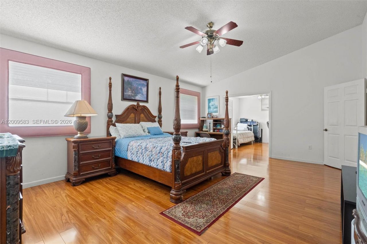 1001 SW 100th Ter, Pembroke Pines, FL 33025 Photo