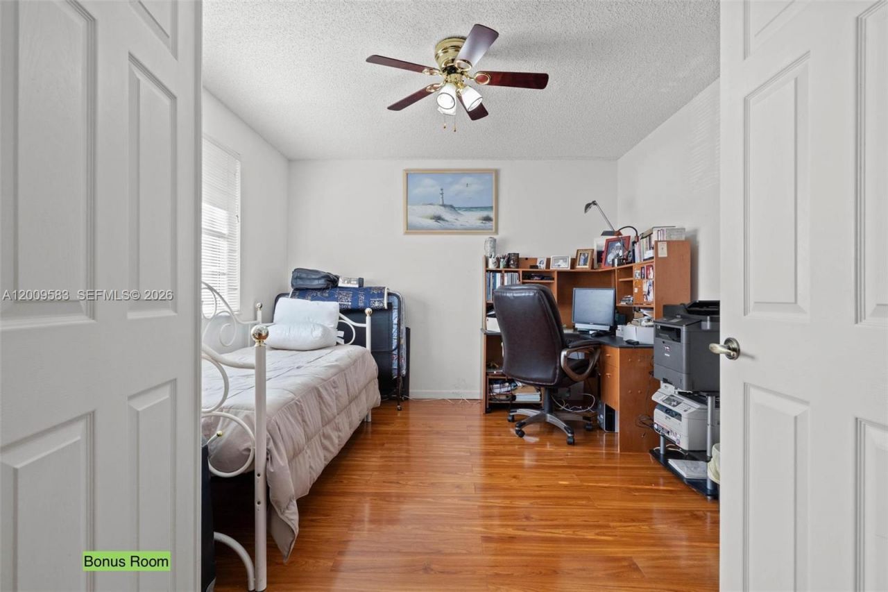 1001 SW 100th Ter, Pembroke Pines, FL 33025 Photo