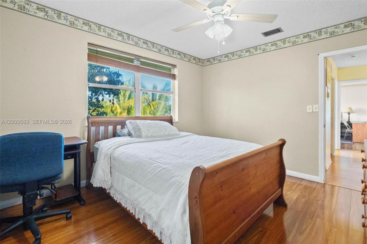 1001 SW 100th Ter, Pembroke Pines, FL 33025 Photo