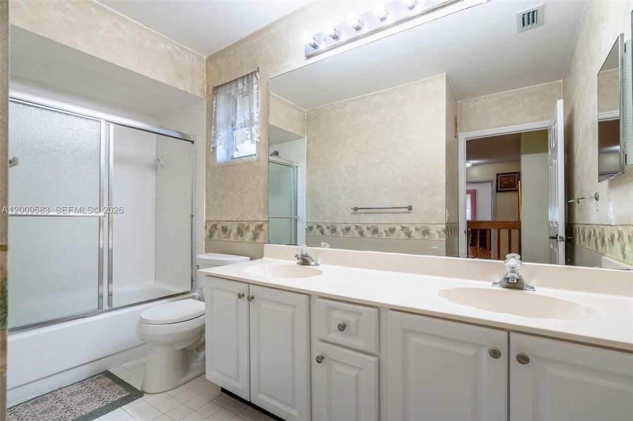 1001 SW 100th Ter, Pembroke Pines, FL 33025 Photo