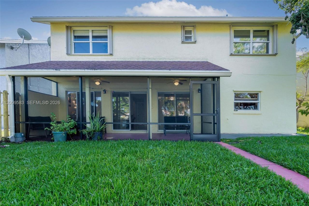 1001 SW 100th Ter, Pembroke Pines, FL 33025 Photo