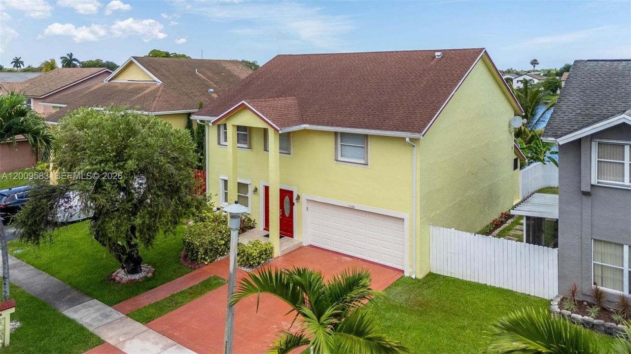 1001 SW 100th Ter, Pembroke Pines, FL 33025 Photo
