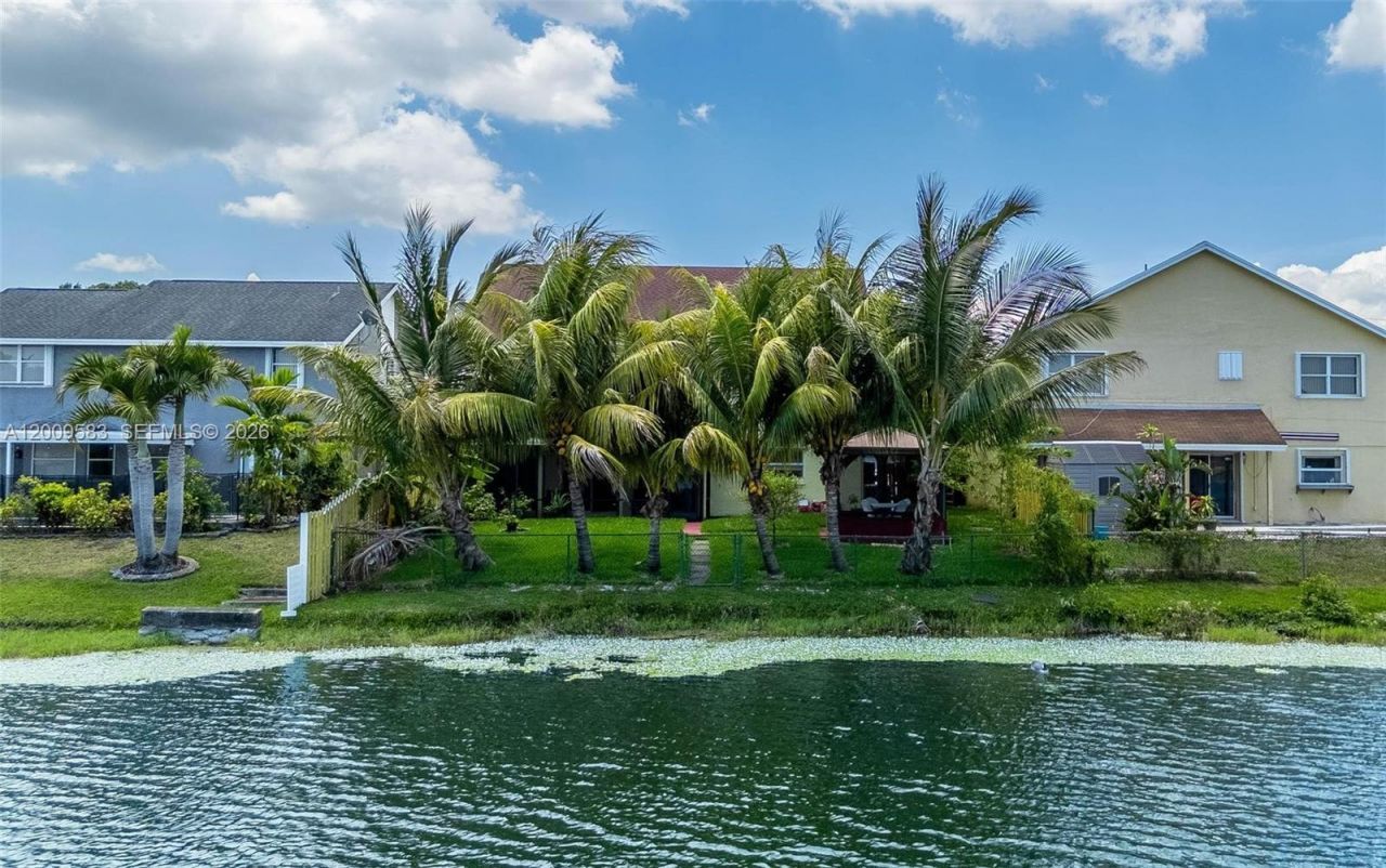 1001 SW 100th Ter, Pembroke Pines, FL 33025 Photo