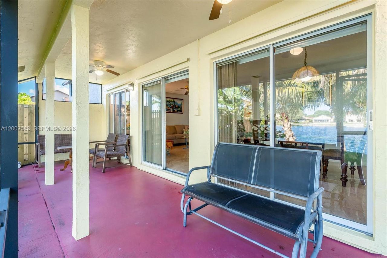 1001 SW 100th Ter, Pembroke Pines, FL 33025 Photo
