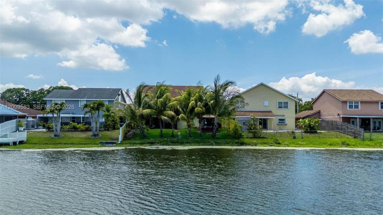 1001 SW 100th Ter, Pembroke Pines, FL 33025 Photo