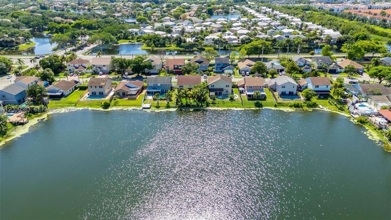 1001 SW 100th Ter, Pembroke Pines, FL 33025 Photo