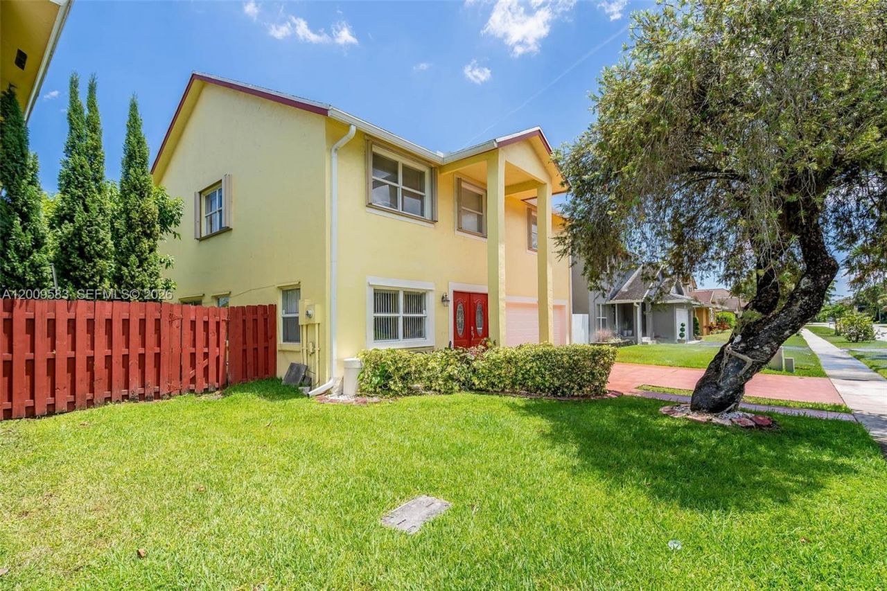 1001 SW 100th Ter, Pembroke Pines, FL 33025 Photo