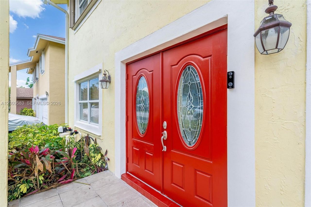 1001 SW 100th Ter, Pembroke Pines, FL 33025 Photo