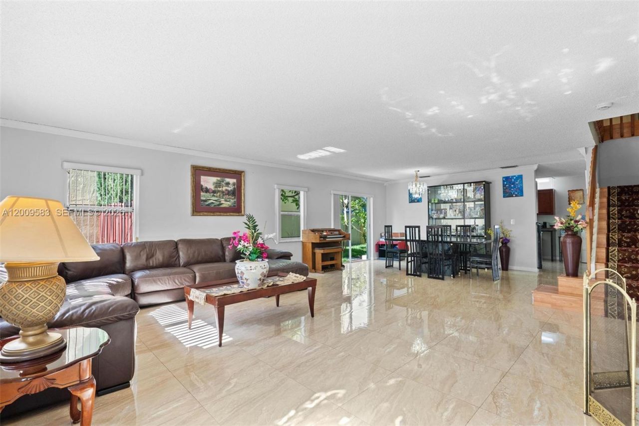 1001 SW 100th Ter, Pembroke Pines, FL 33025 Photo