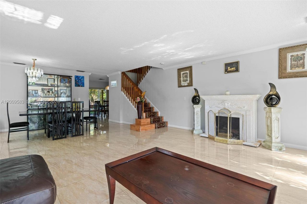 1001 SW 100th Ter, Pembroke Pines, FL 33025 Photo