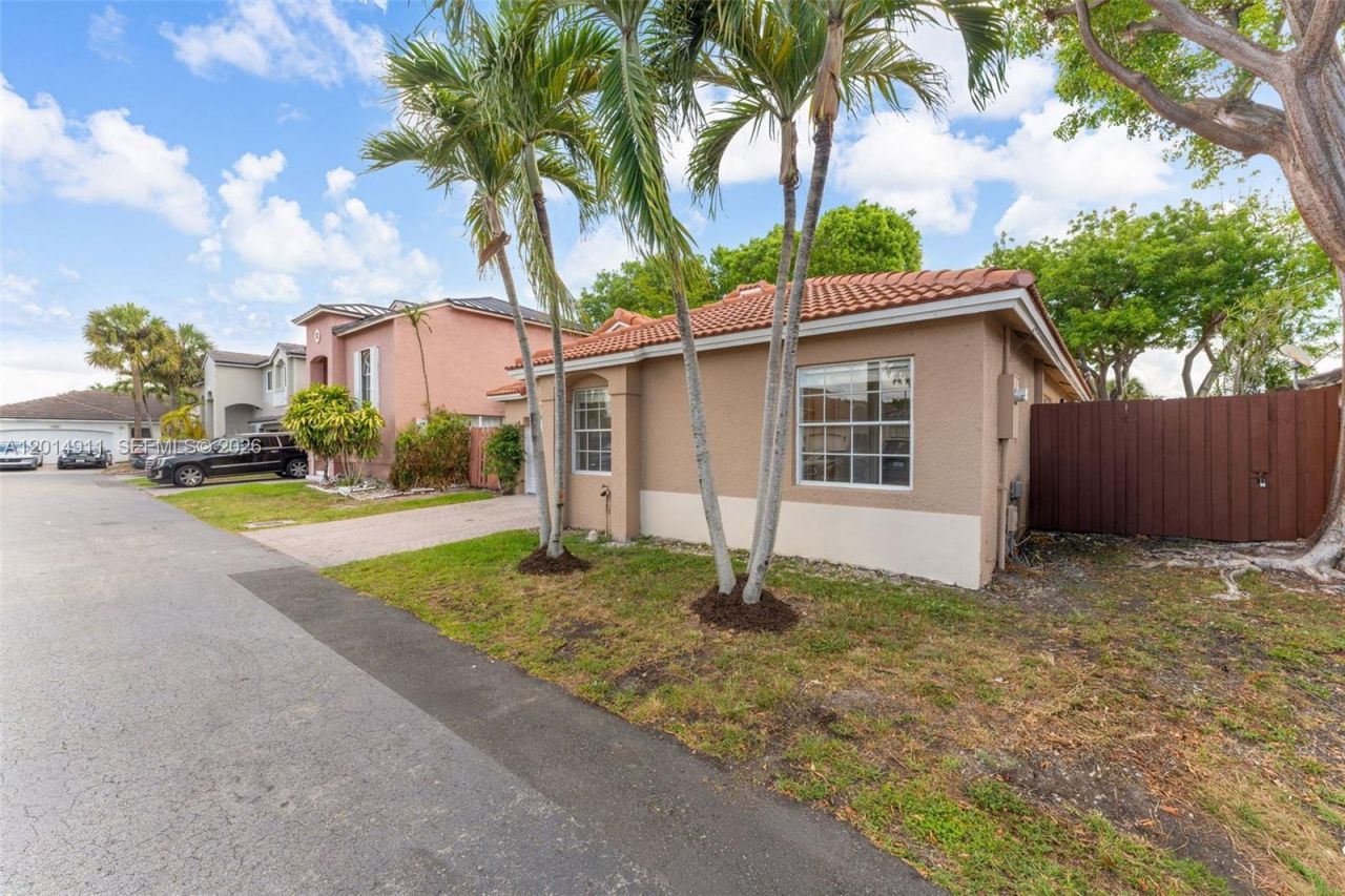 8113 SW 157 Ct, Miami, FL 33193 Photo